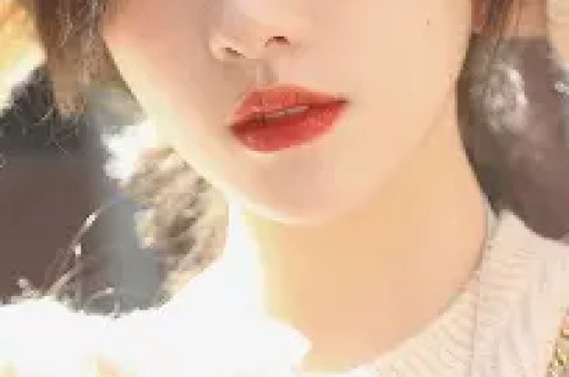 高圆圆也耍大牌？被多名工作人员围绕获助理蹲地上穿鞋惹争议